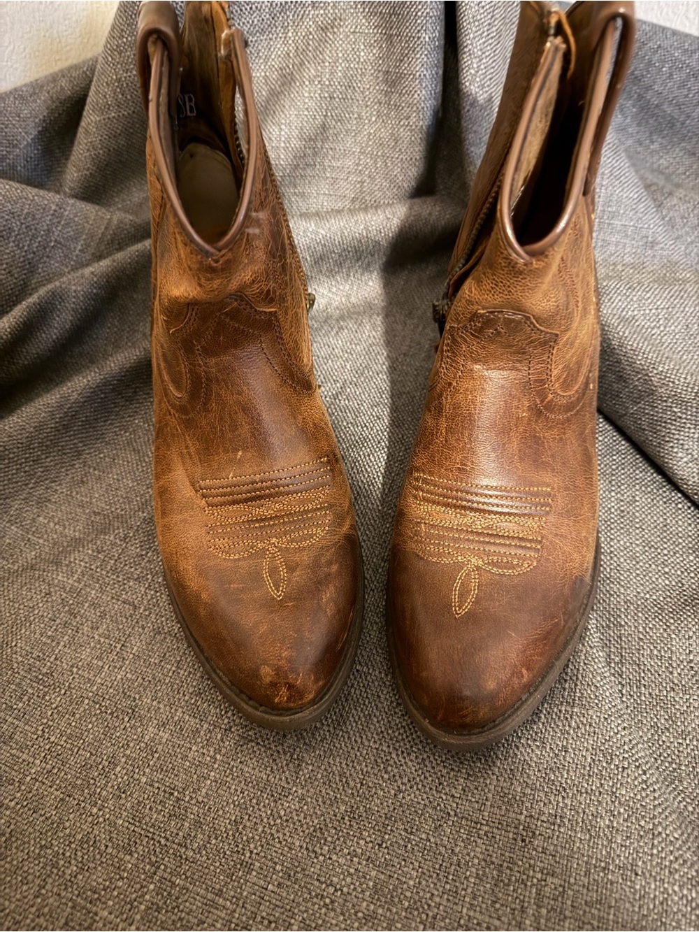 Ariat Darlin Western Leather Ankle Boots Women’s 8B Sassy Brown Distressed
